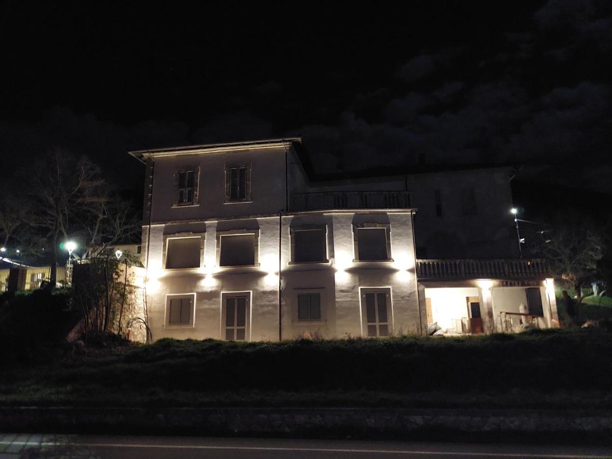 La Casa Del Mago Camere E Appartamenti Pissignano Ngoại thất bức ảnh